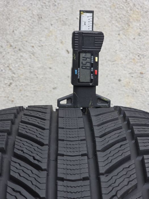 Vând două anvelope de iarna continental 245 40 19 dot 0825