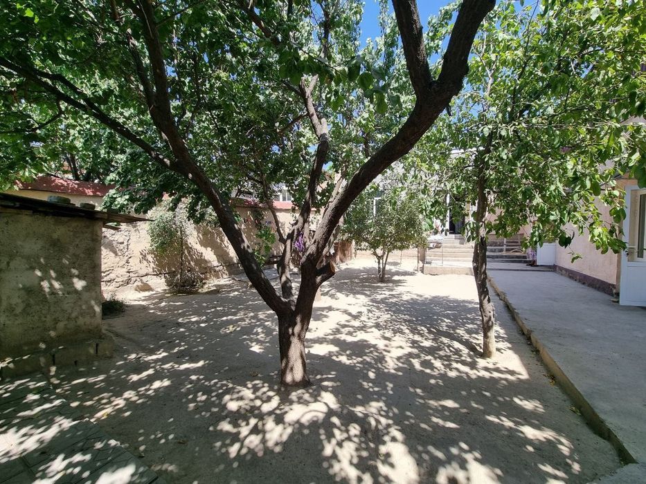 Ховли сотилади шахар марказида 3,8 сотик ( микрорайон односторонний)