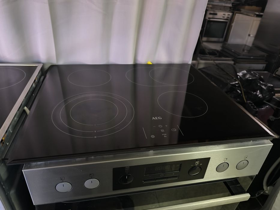 Фурна с котлони AEG EPB331020M - клас А+ пиролиза