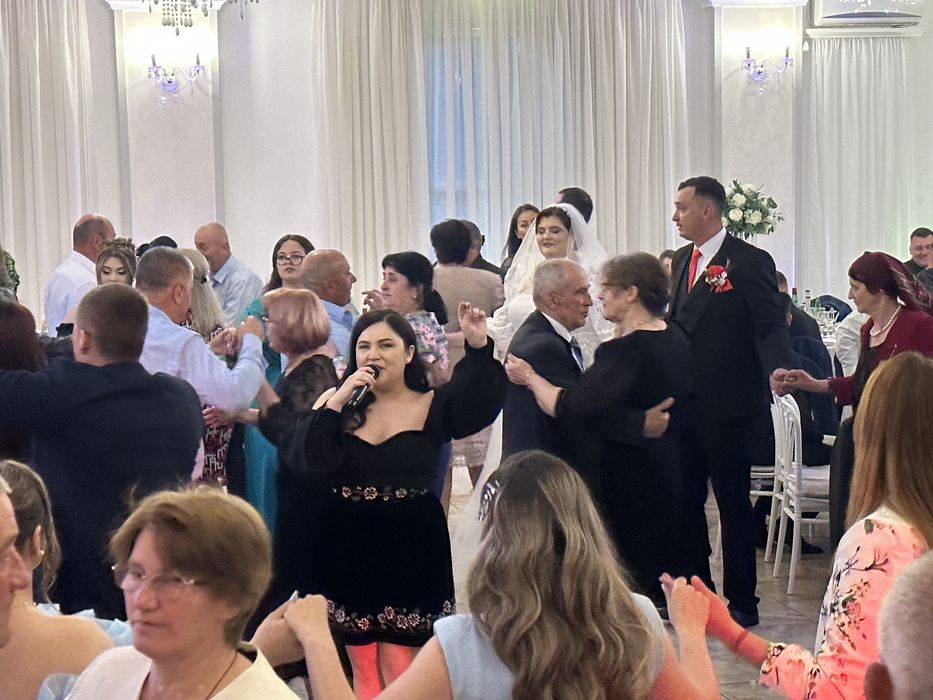 DJ / Solistă / Fum Greu