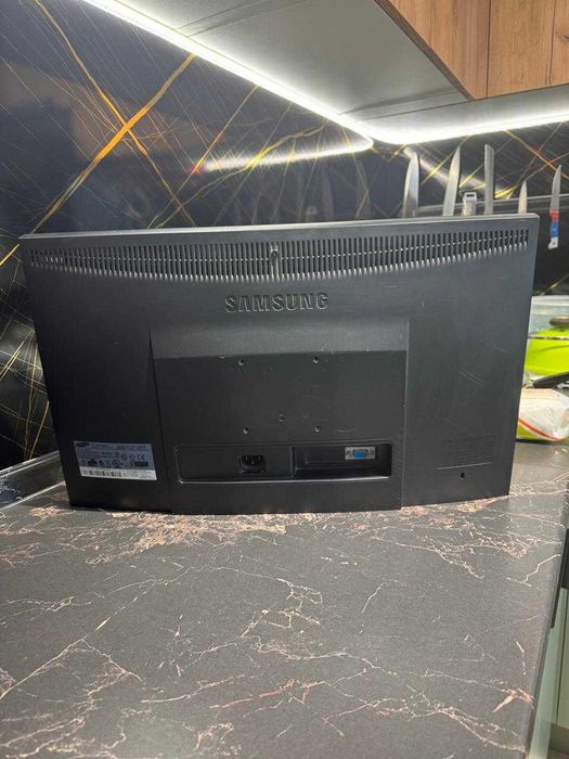 Монитор SAMSUNG 21,5