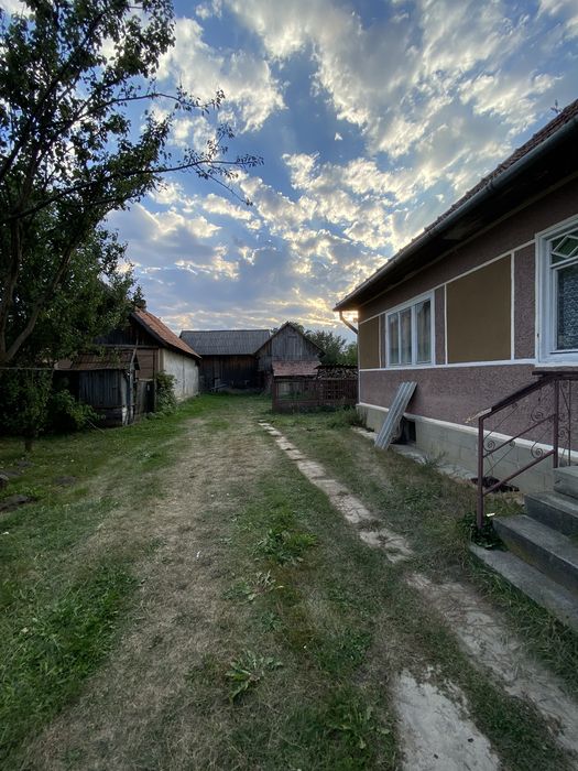Casă familială cu grădină de vânzare în Sânzieni
