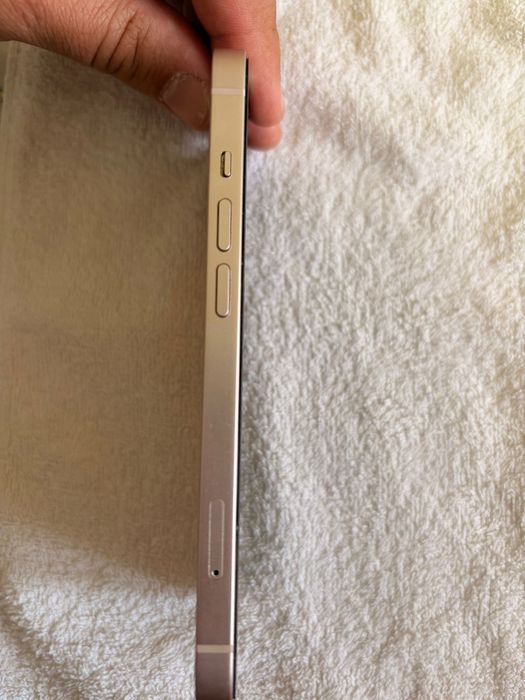 Vand Iphone 13 impecabil