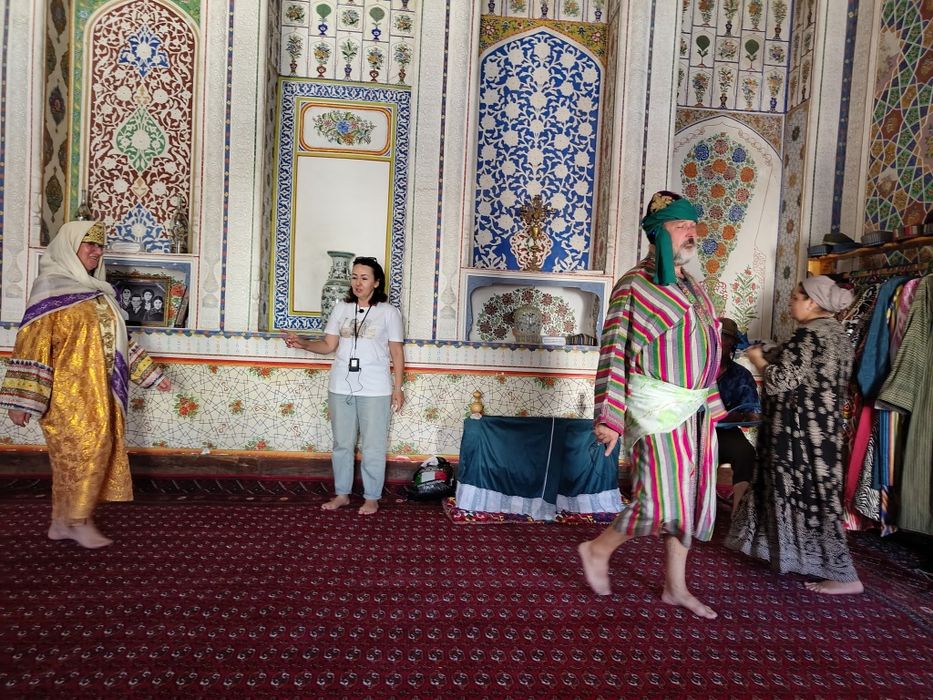 Гид  - экскурсовод по  Самарканду и по Узбекистану