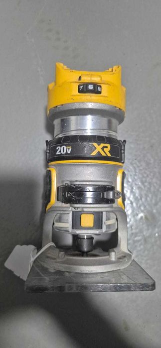 Фрезер Dewalt DCW600