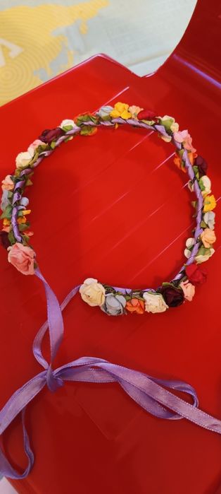 Diademe modele frumoase din plastic sau metal , pentru fetițe