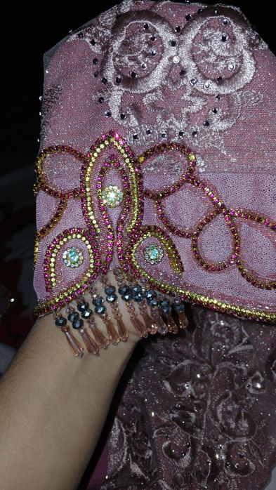 Kelinlik kòylagi Kam kiyilgan