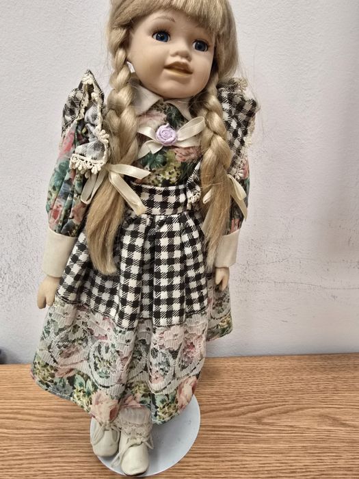 Domenișoara "Eliza" - Farmecul Tineresc