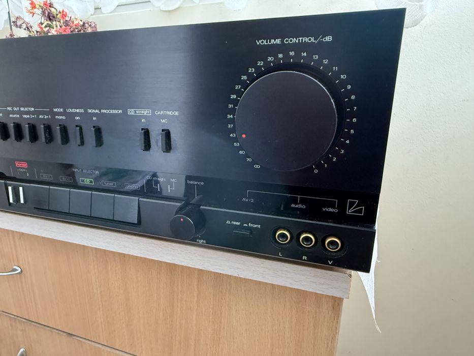 Luxman LV-103u Качествен стерео усилвател