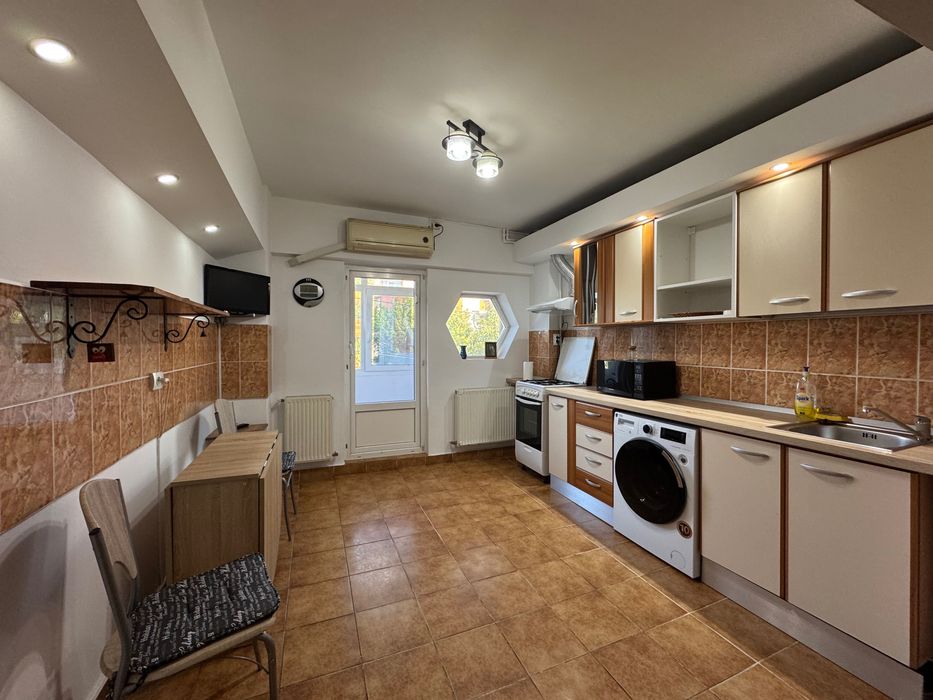 Închiriez apartament 2 camere decomandat, Casa Științei, Craiova