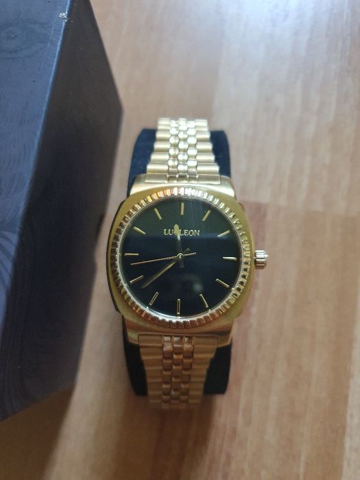 Vând două ceasuri Casio & Lucelon