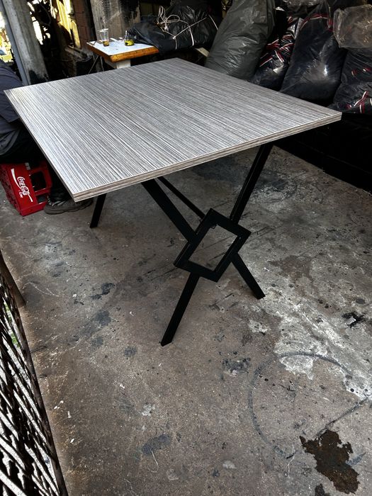 Нови ръчно изработени маси с метална конструкция