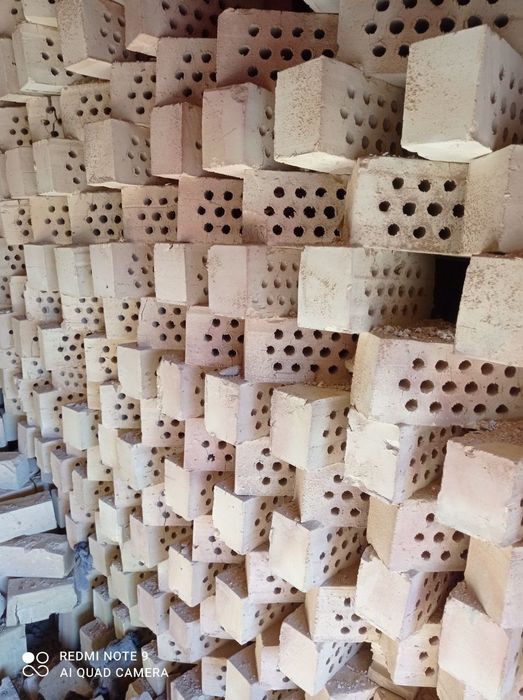 Teshik va butun gisht donali