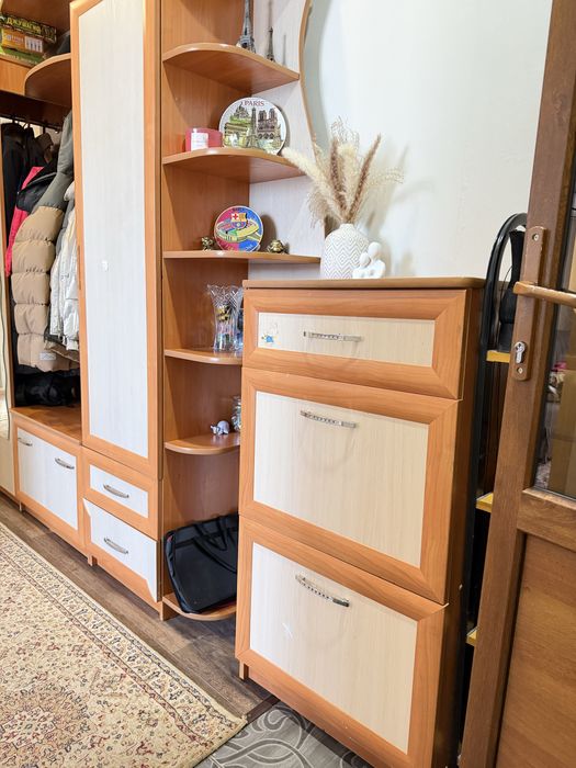 Прихожая с комодом