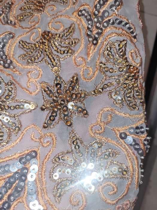 Ie cusuta cu paiete și margele