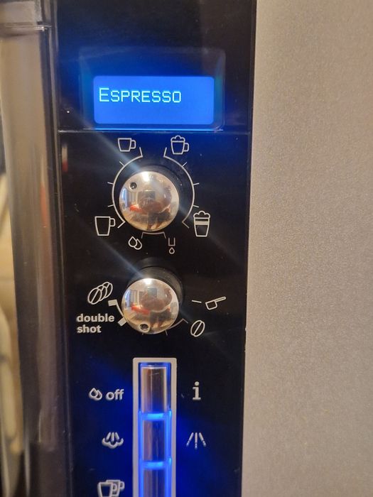 Siemens EQ5 Macchiato Plus Aparat de cafea digital espressor automat premium cafea boabe și macinata