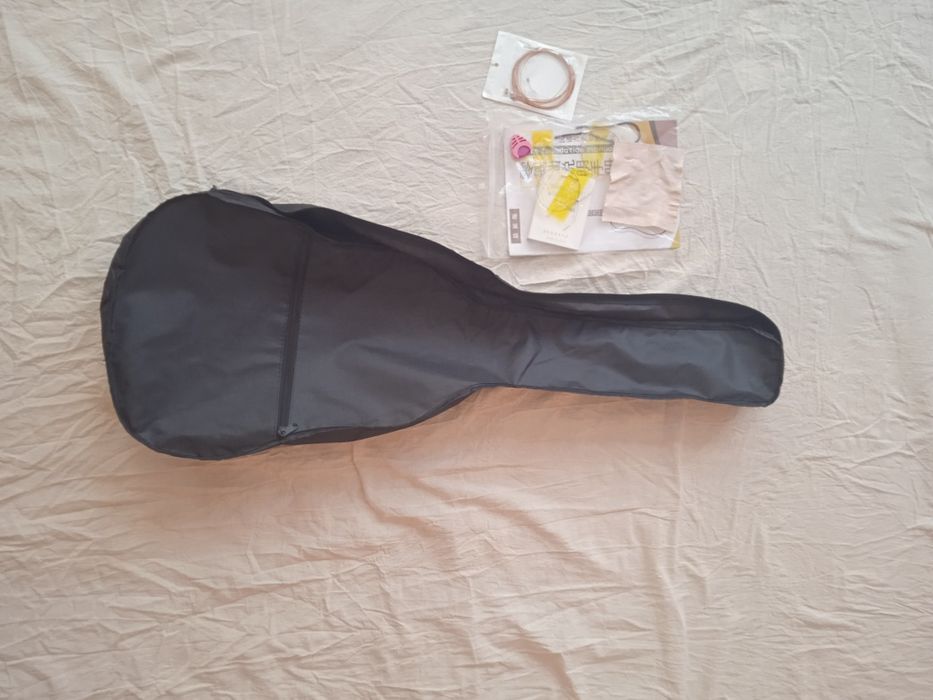 Gitara akustik yangi