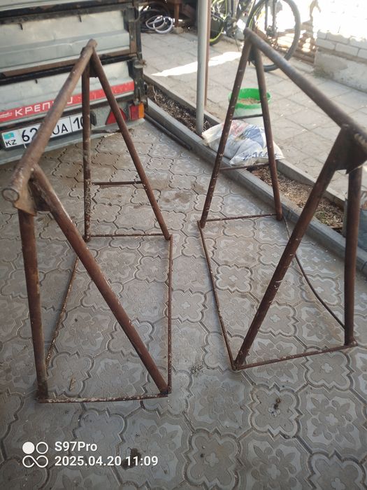 Продам подставки для ёмкости.