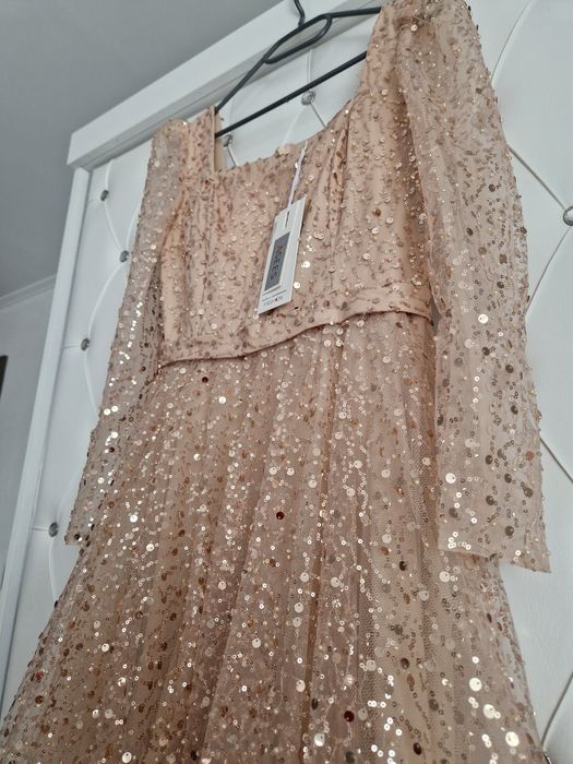 Rochie de ocazie strălucitoare