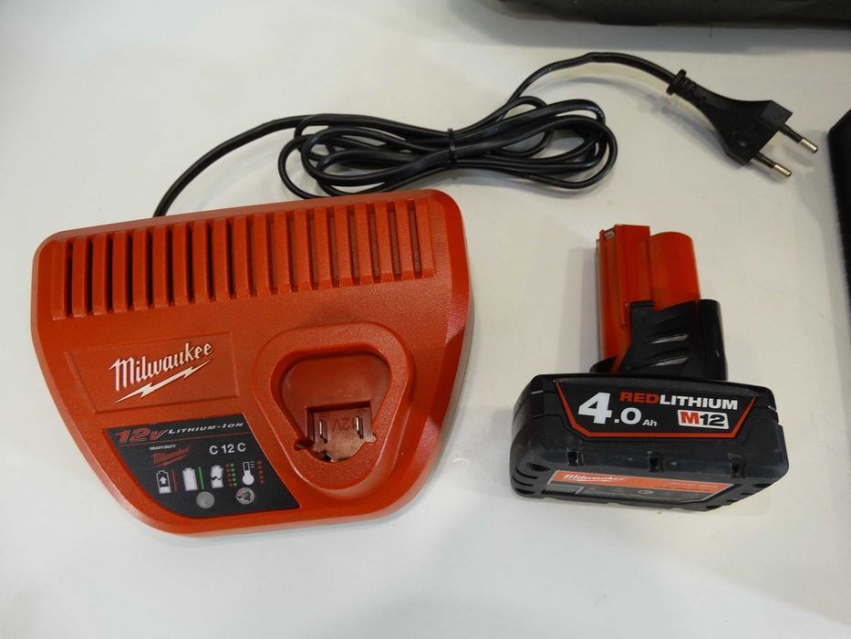Резервиран - Milwaukee M12 3PL - 3D зелен лазерен нивелир
