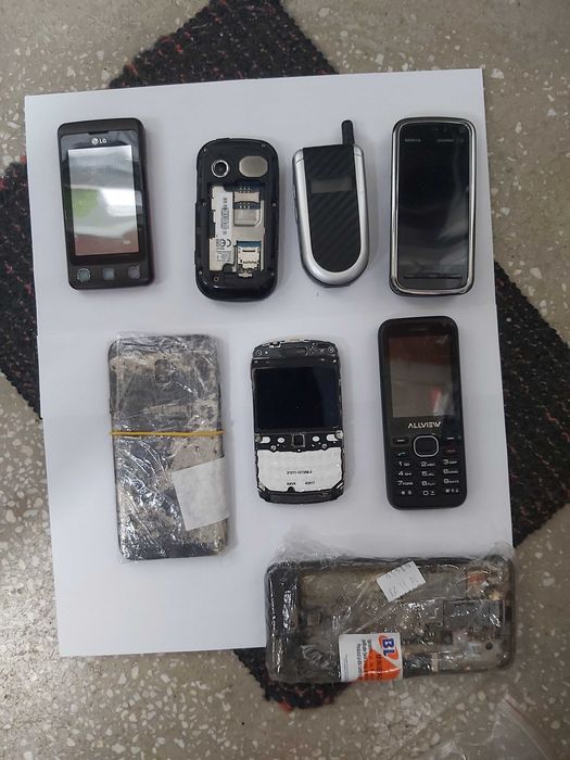 Telefoane mobile defecte (pt piese sau reciclare)