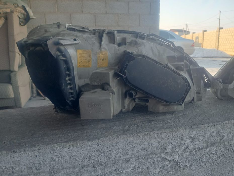 Продам фар на Мерседес 220