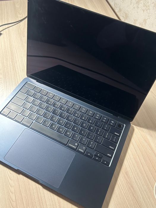 Продам Macbook Air M4 2025