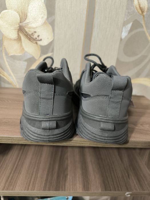 Мужские кроссовки