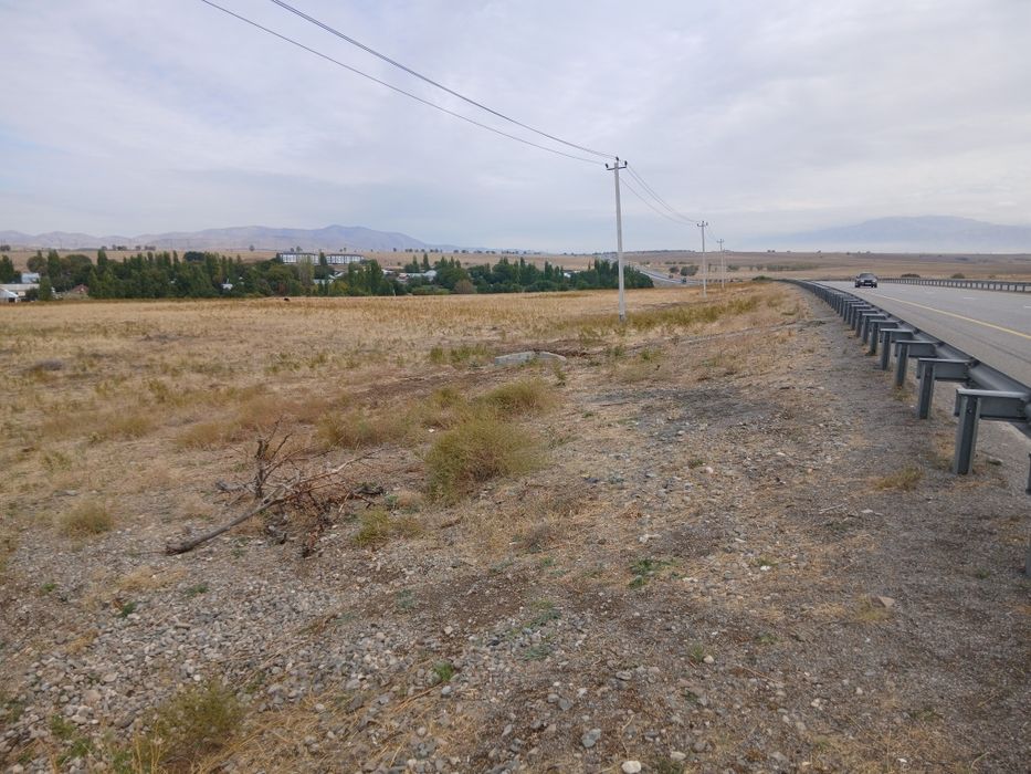 Продается земля на автобане 1га.