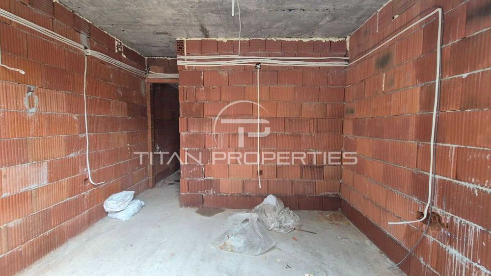 Тристаен апартамент в Центъра