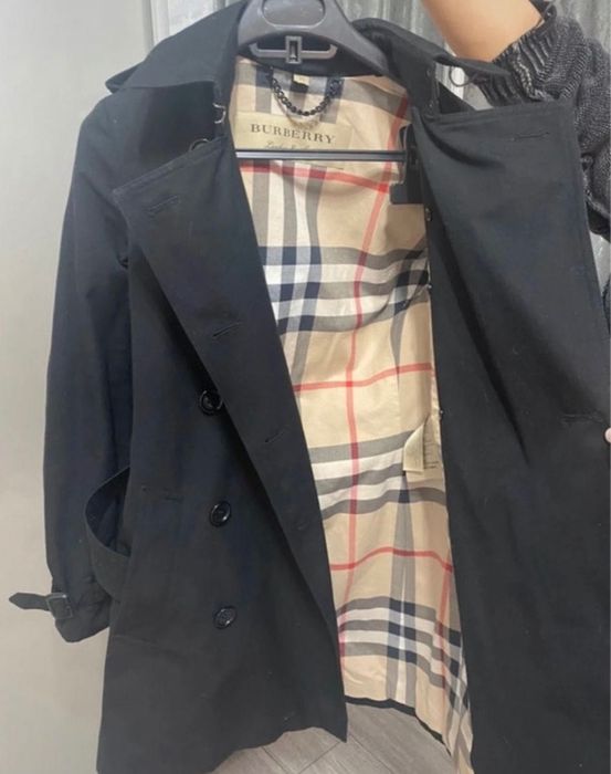 Palton Burberry în stare foarte buna