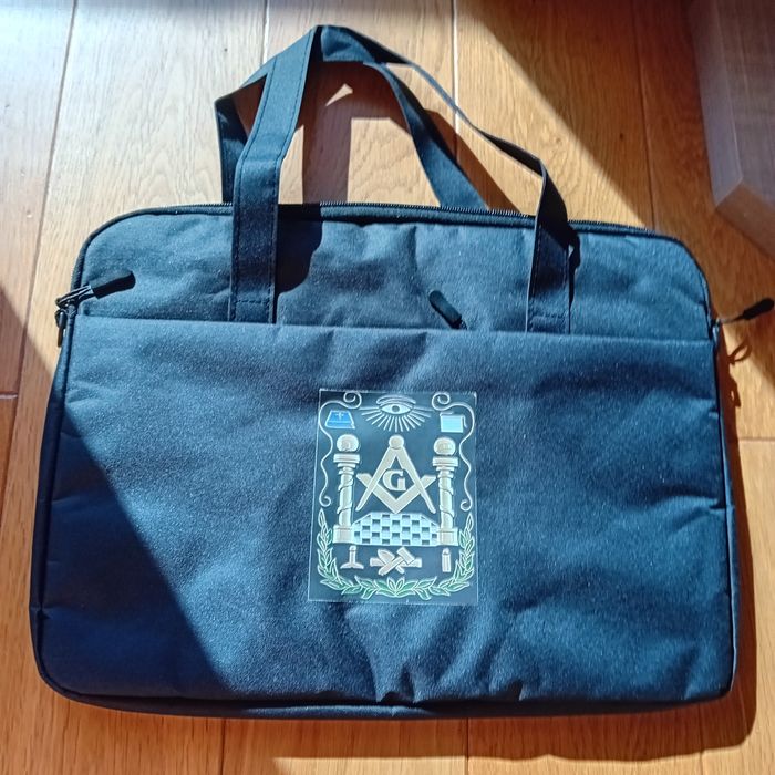 Geanta de Mason noua.