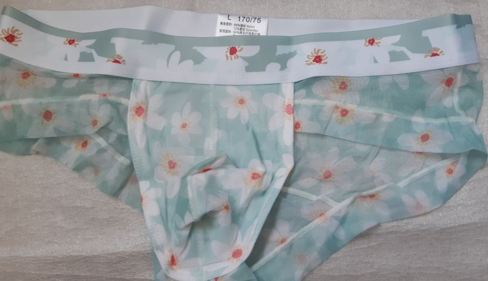 Chiloti barbati foarte subtiri de vară sexi ceva deosebit