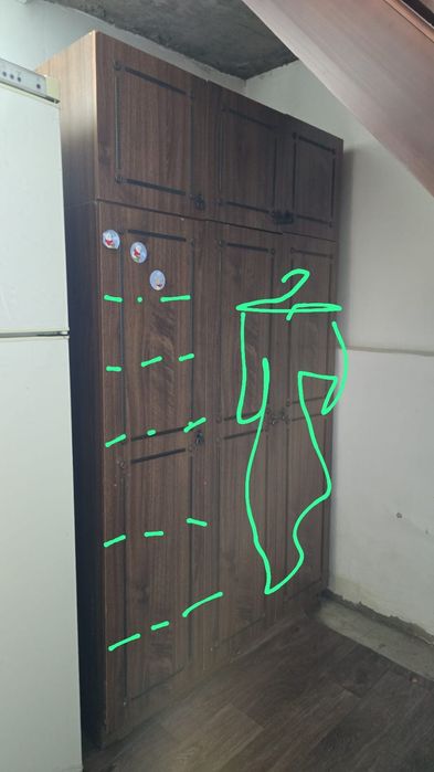 Антикварный шкаф