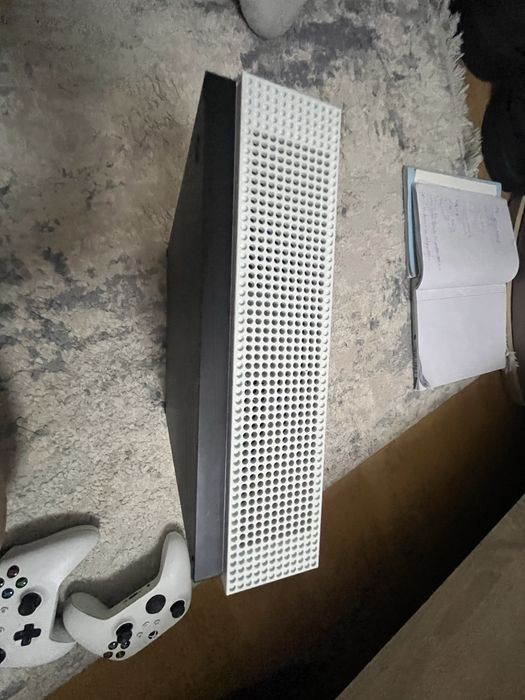 Xbox one digitali cu 2 controlere