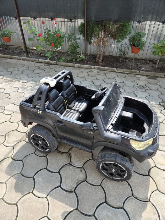 Vand masinuta electrica 4x4