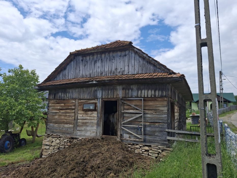 Șură cu grajd din lemn de STEJAR (10x7 m) - Stare excelentă