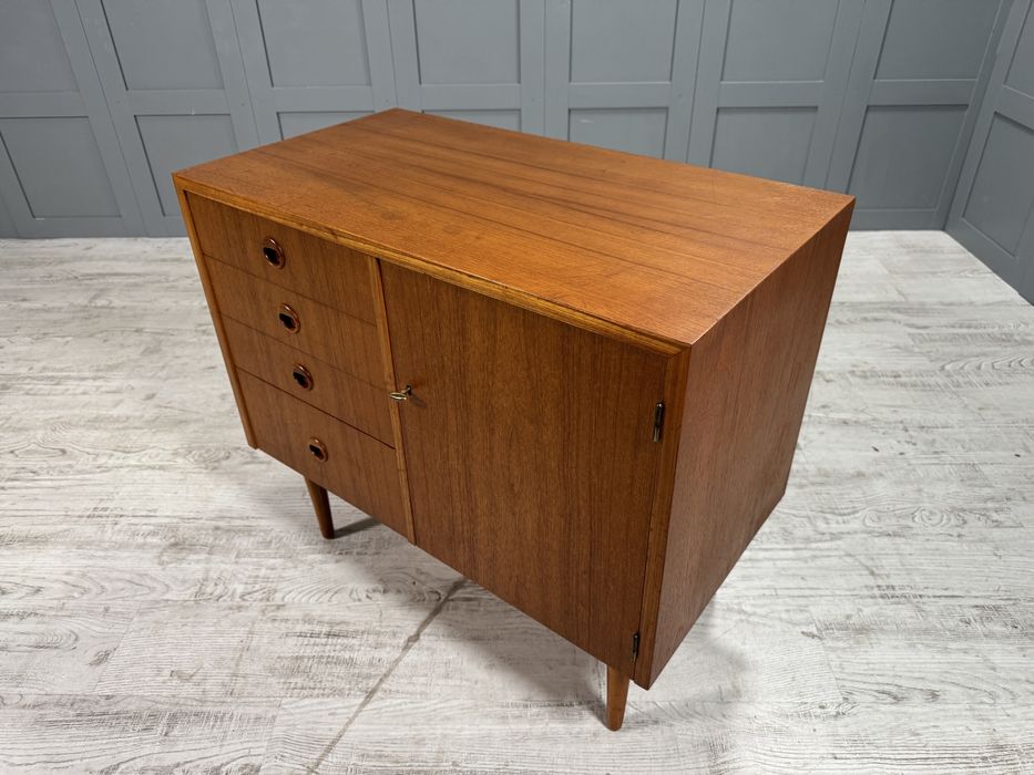 Шкаф - скрин от 60-те К093