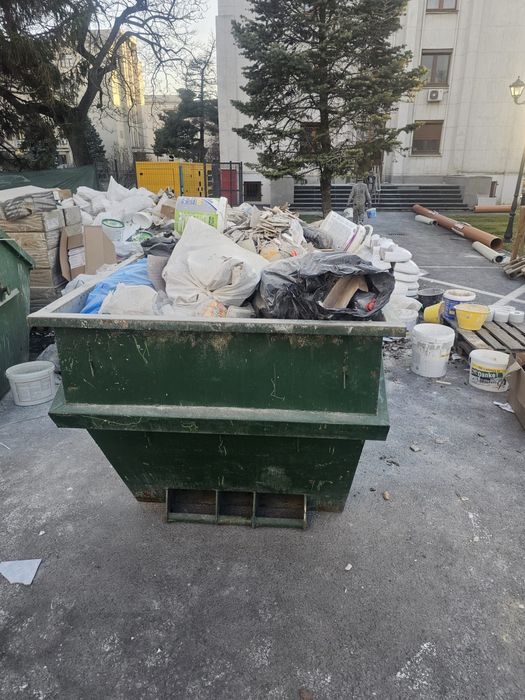 Container deseuri și gunoi