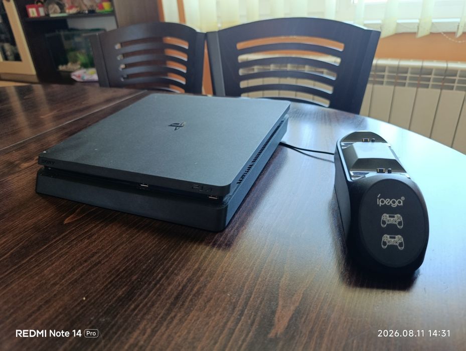 PS4 Slim 500GB с два контролера