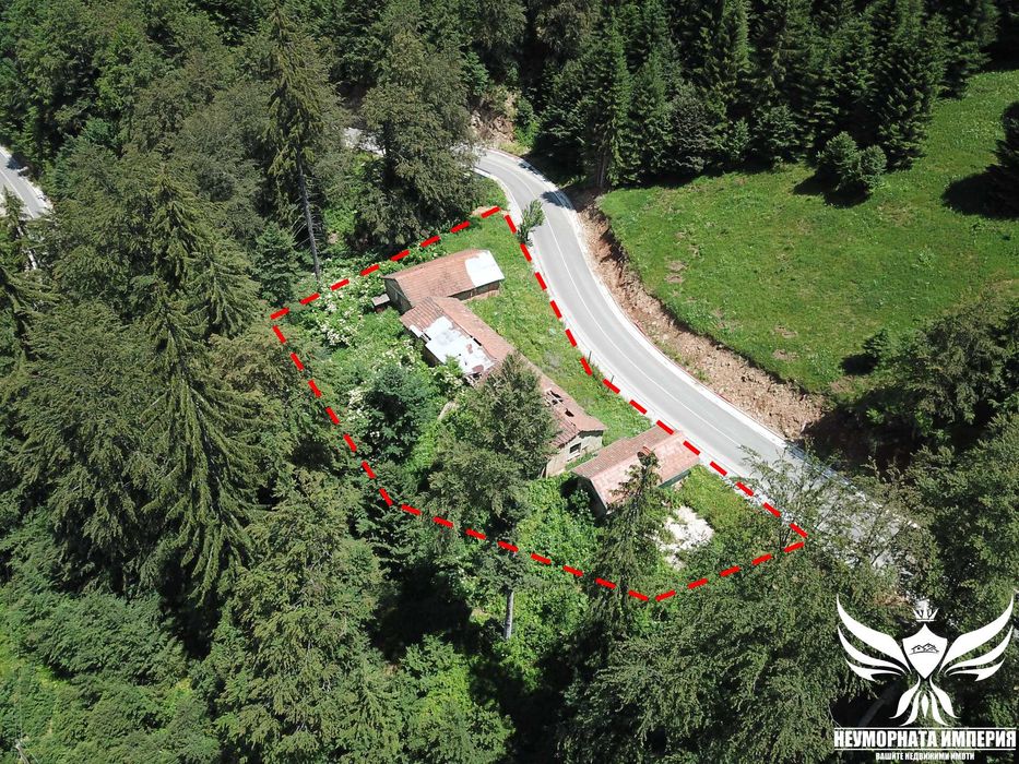 Продавам 3 сгради с парцел 1100кв. с.Здравец общ.Лъки