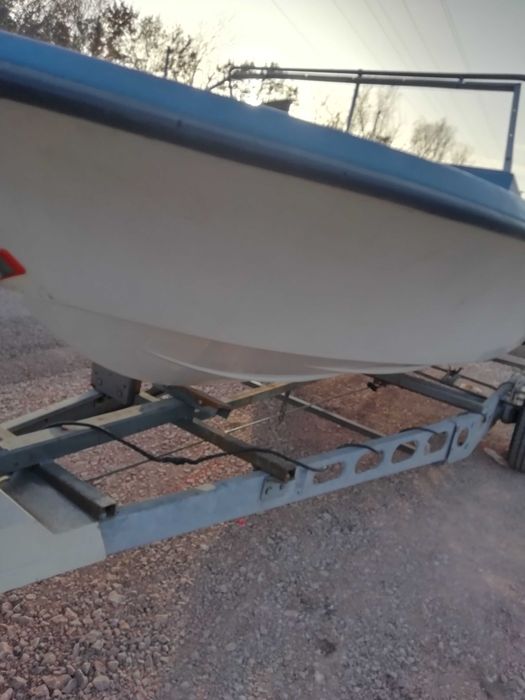 Продавам лодка морско изпълнение