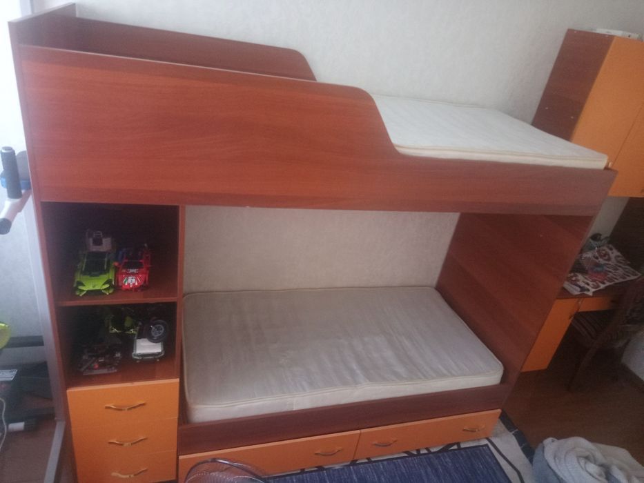 Продам двухъярусныю кровать