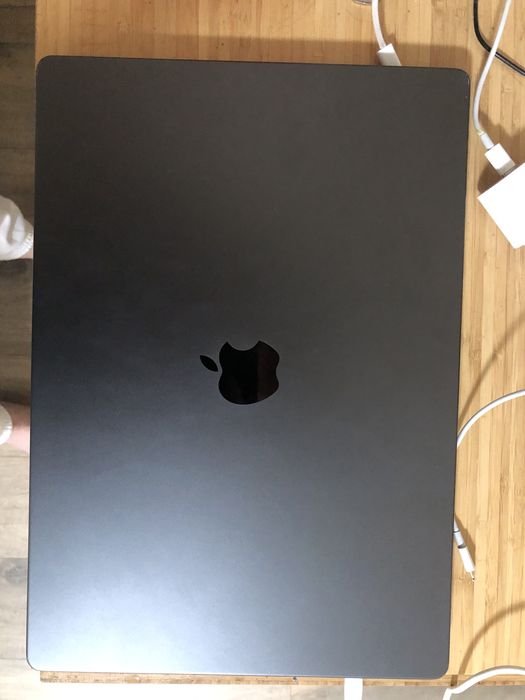 Mac book 16 m4 max.