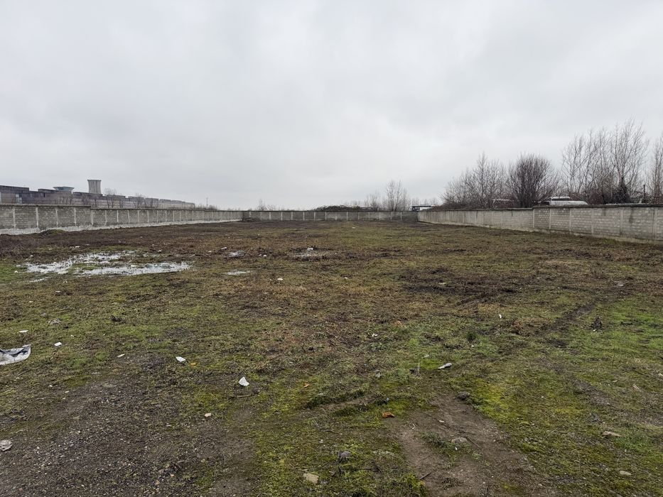 Închiriez teren în Targoviște