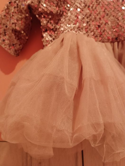 Комплект розови рокли за майка и дъщеря от кадифе с пайети и тюл!