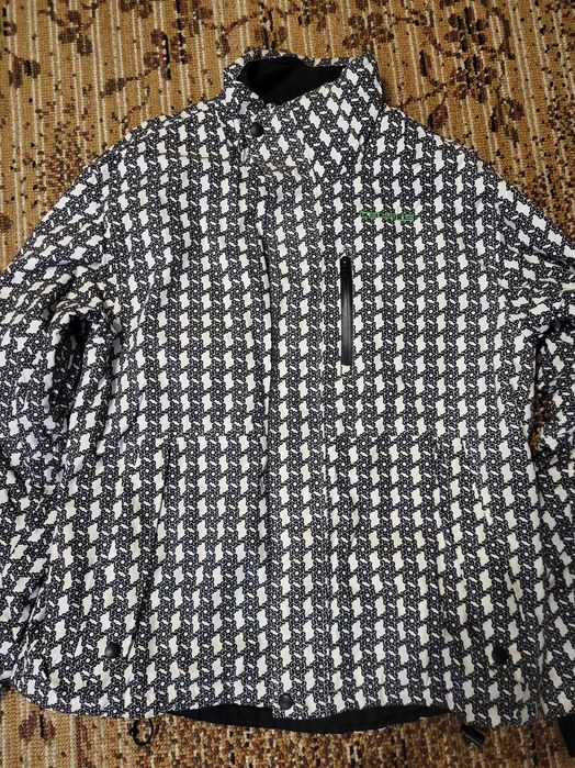 Яке за ски- черно и бяло