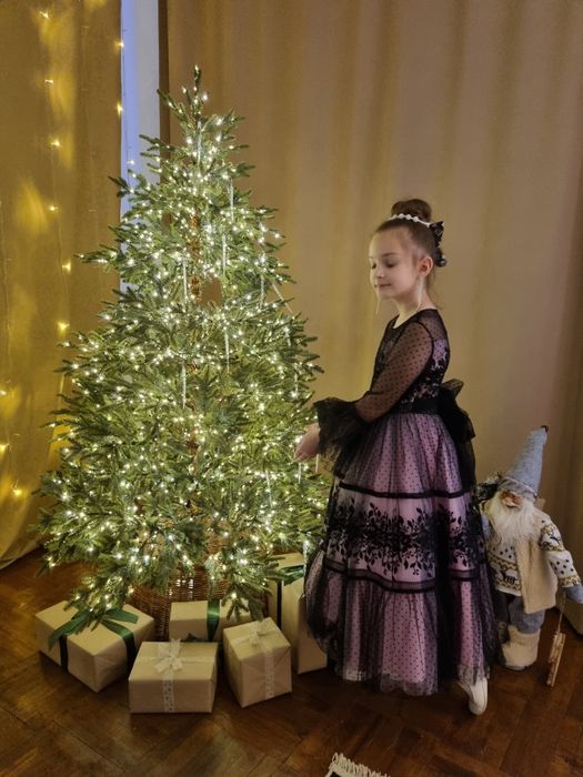 Продам платье на девочку 8-9 лет