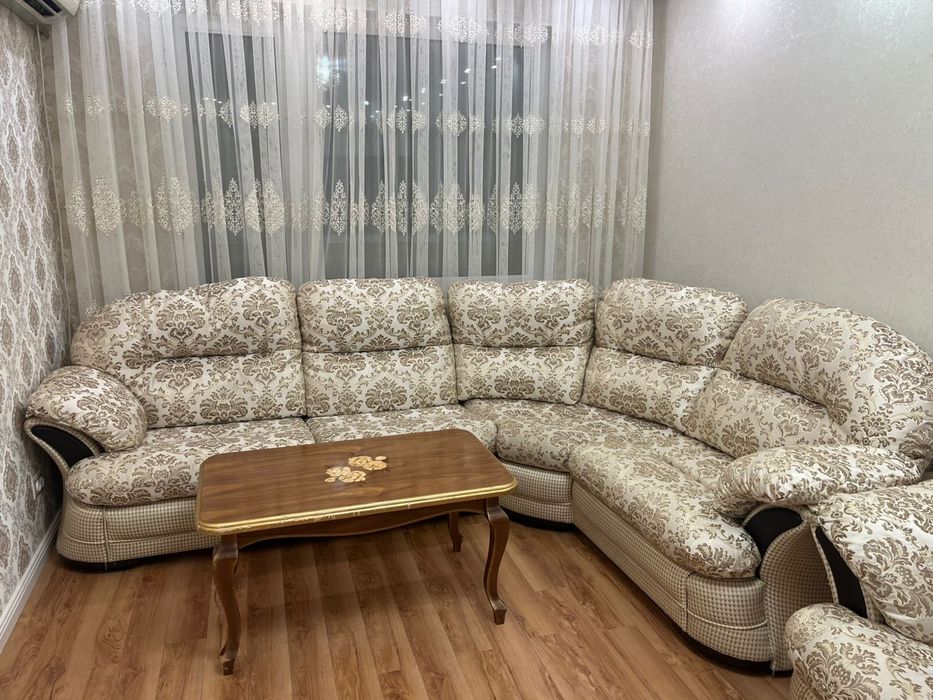 Продам диван угловой с креслом