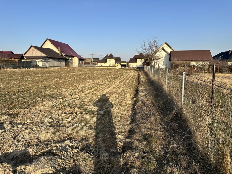 Teren de vinzare (fronturi de casa)